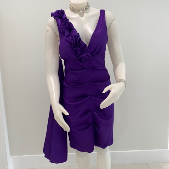 Dress - Picture 1 of 4